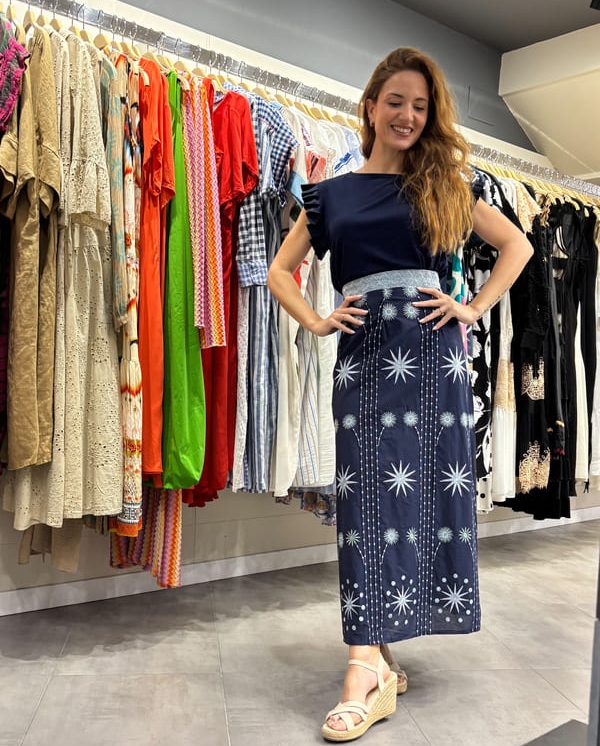 Falda azul bordado estrella