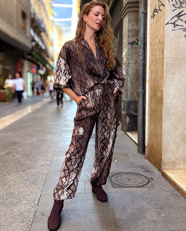 Conjunto pantalón y bomber